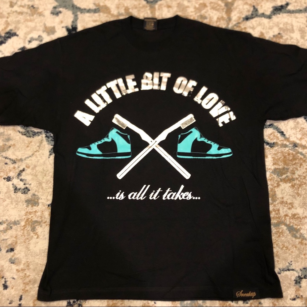 Black / Silver / Teal T-Shirt Sz XL